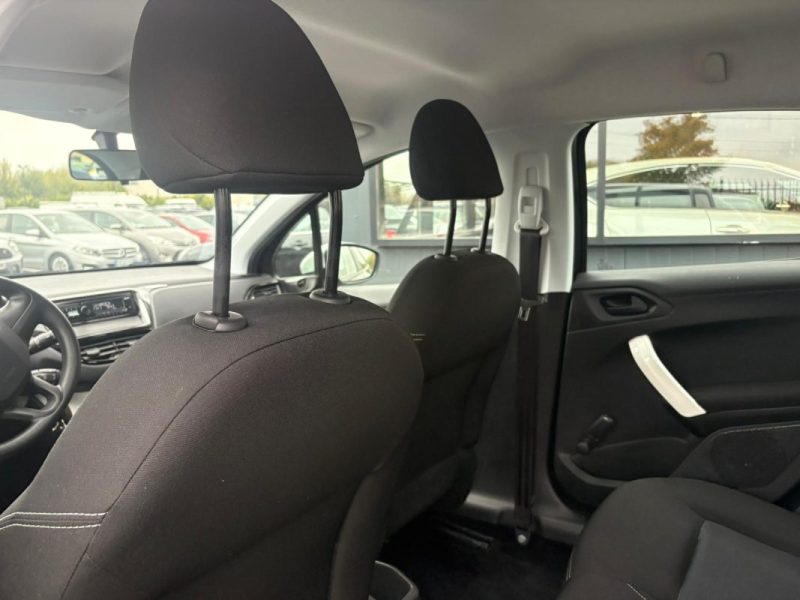 PEUGEOT 208 1.2🚗 68CH  - Première main ✅ - Kit distribution ✅ - Suivi complet ✅