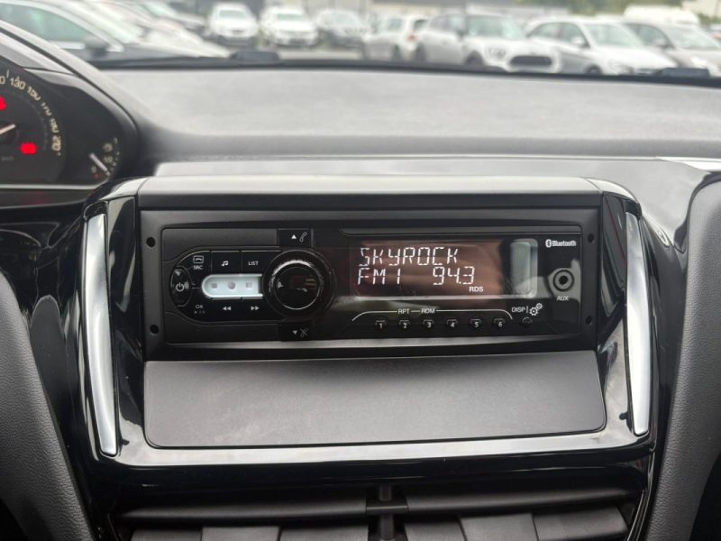 PEUGEOT 208 1.2🚗 68CH  - Première main ✅ - Kit distribution ✅ - Suivi complet ✅