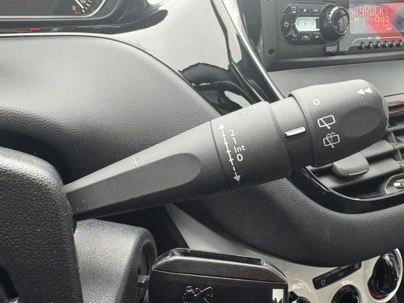 PEUGEOT 208 1.2🚗 68CH  - Première main ✅ - Kit distribution ✅ - Suivi complet ✅