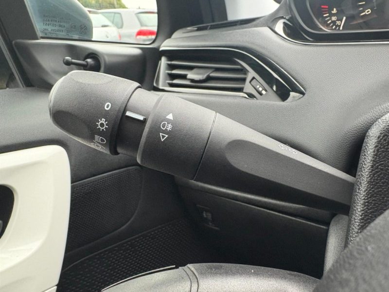 PEUGEOT 208 1.2🚗 68CH  - Première main ✅ - Kit distribution ✅ - Suivi complet ✅