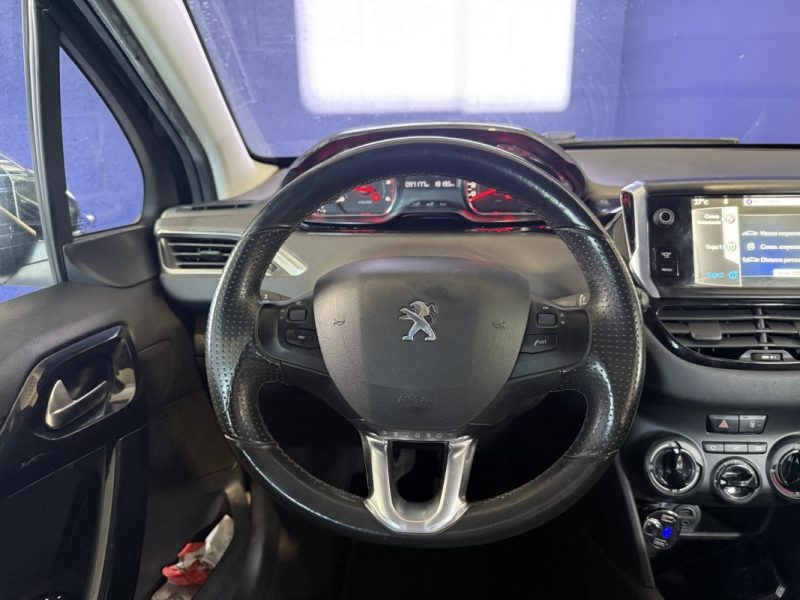 PEUGEOT 208 1.4 HDI 68cv 5P Envy - Régulateur - Climatisation 