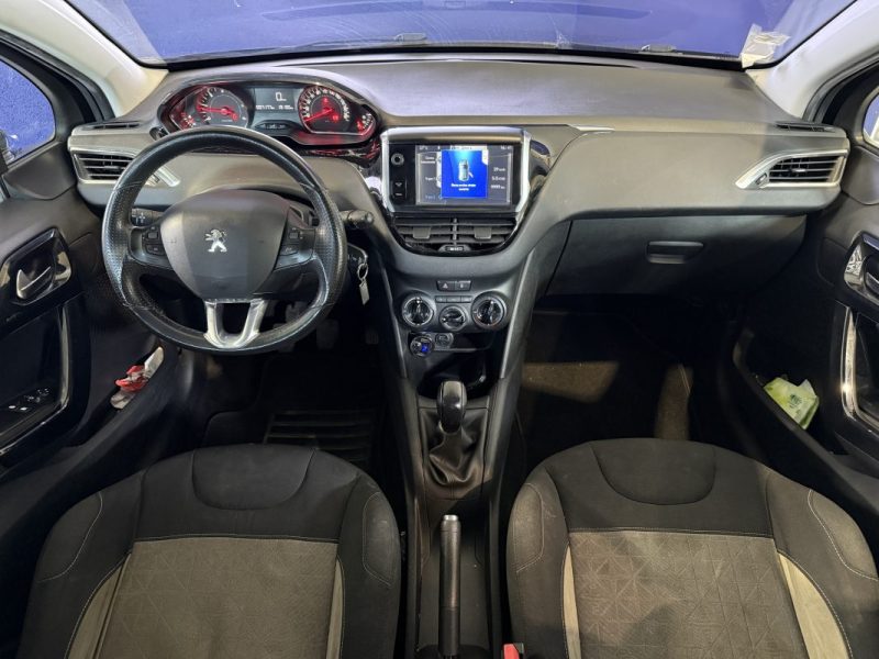 PEUGEOT 208 1.4 HDI 68cv 5P Envy - Régulateur - Climatisation 