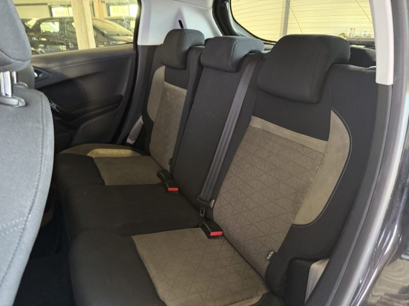 PEUGEOT 208 1.4 HDI 68cv 5P Envy - Régulateur - Climatisation 