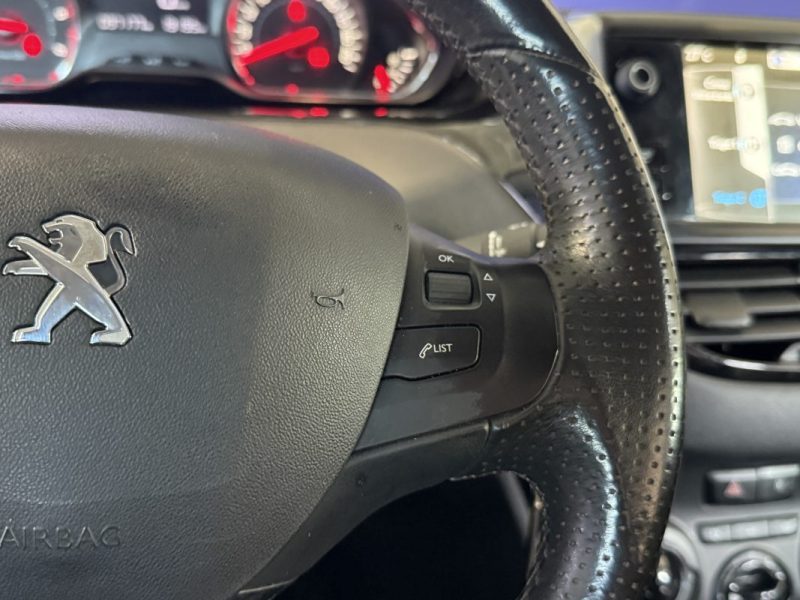 PEUGEOT 208 1.4 HDI 68cv 5P Envy - Régulateur - Climatisation 