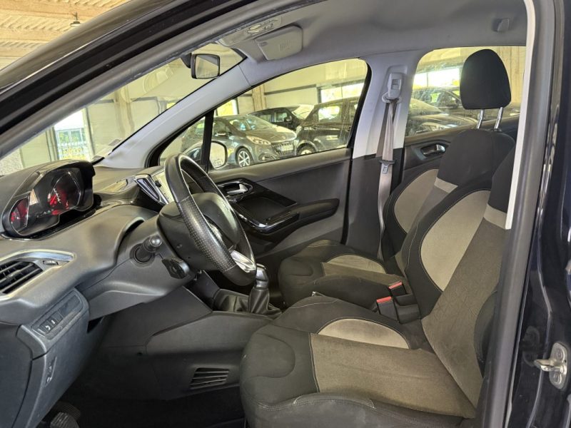 PEUGEOT 208 1.4 HDI 68cv 5P Envy - Régulateur - Climatisation 