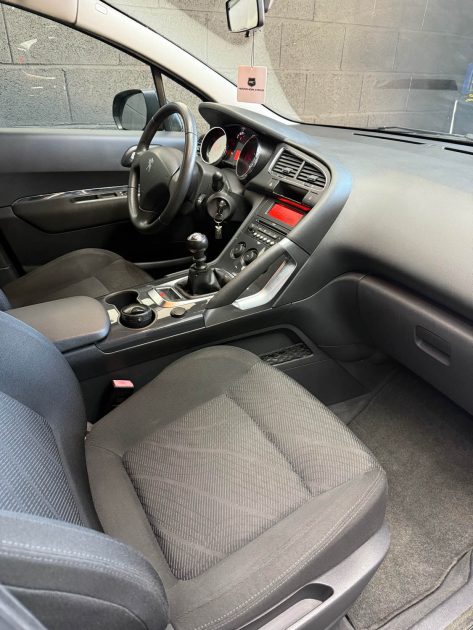 PEUGEOT 3008 1.6 HDI 110 CONFORT PACK