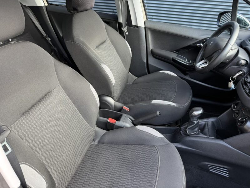 PEUGEOT 208 1.2 VTI PURETECH 82CV STYLE / DISTRIB OK