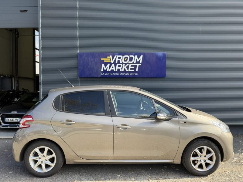 PEUGEOT 208 1.2 VTI PURETECH 82CV STYLE / DISTRIB OK