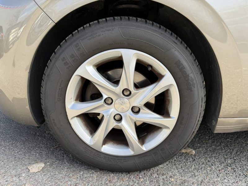 PEUGEOT 208 1.2 VTI PURETECH 82CV STYLE / DISTRIB OK