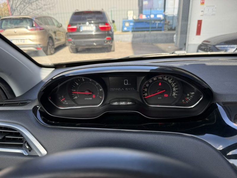 PEUGEOT 208 1.2 VTI PURETECH 82CV STYLE / DISTRIB OK