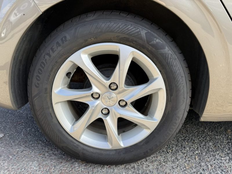 PEUGEOT 208 1.2 VTI PURETECH 82CV STYLE / DISTRIB OK