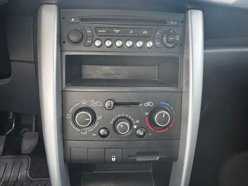 PEUGEOT 207 1.4E 75CH