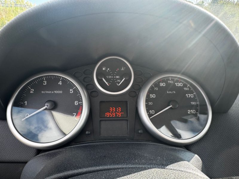 PEUGEOT 207 1.4E 75CH