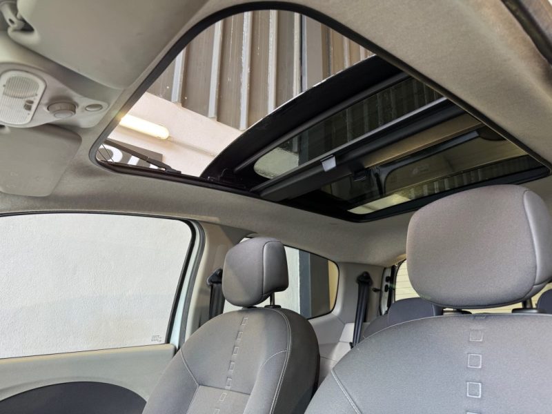 RENAULT  TWINGO 1.2 16V 75 NIGHT&DAY Toit ouvrant 1° MAIN