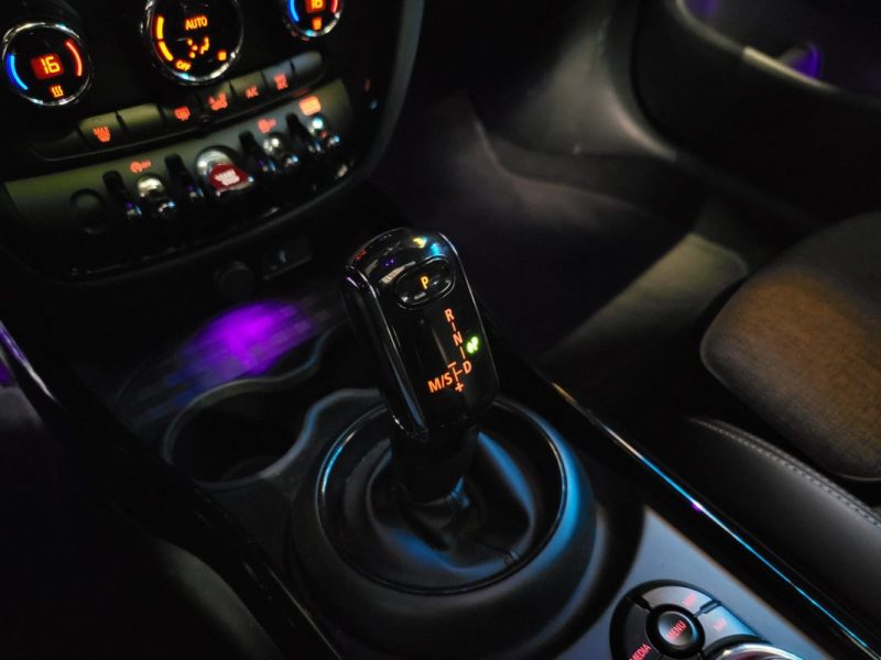 MINI CLUBMAN 136CH BVA7 TOIT OUVRANT / CAMERA DE RECUL / ATTELAGE/ APPLE CARPLAY