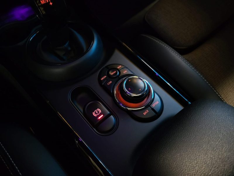 MINI CLUBMAN 136CH BVA7 TOIT OUVRANT / CAMERA DE RECUL / ATTELAGE/ APPLE CARPLAY