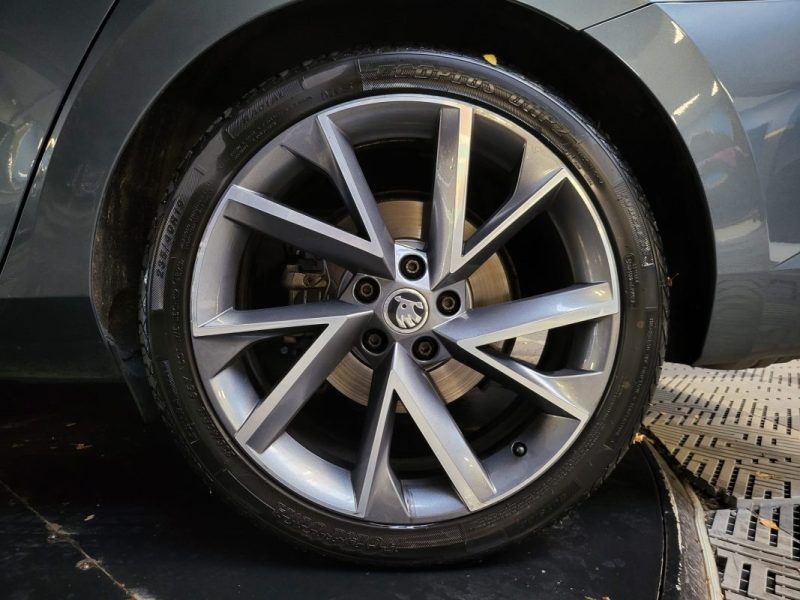 SKODA SUPERB 2.0 TDI 190CH SPORTLINE DSG7/ TOIT OUVRANT / SIEGES CHAUFFANTS / SUIVI COMPLET