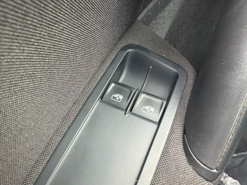 VOLKSWAGEN GOLF 1.2 TSI 85CH  TRENDLINE  🚗 - Sièges chauffants - 🛣️ Navigation  - Garantie 6 mois 