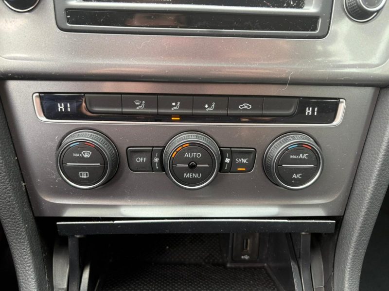 VOLKSWAGEN GOLF 1.2 TSI 85CH  TRENDLINE  🚗 - Sièges chauffants - 🛣️ Navigation  - Garantie 6 mois 