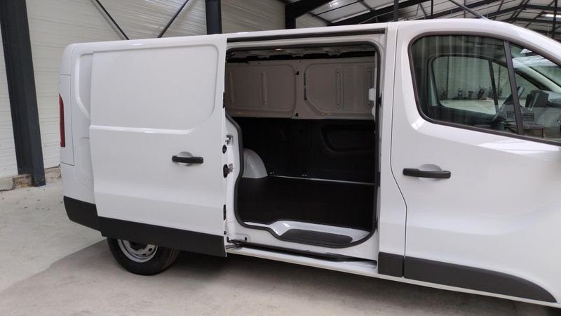 Renault Trafic fourgon nouveau L2h1 3t blue dci 170 auto extra + plancher bois + radars av