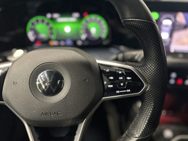 VOLKSWAGEN GOLF 8 1.5 TSI 130ch R-LINE - CAMERA 