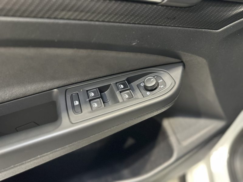 VOLKSWAGEN GOLF 8 1.5 TSI 130ch R-LINE - CAMERA 