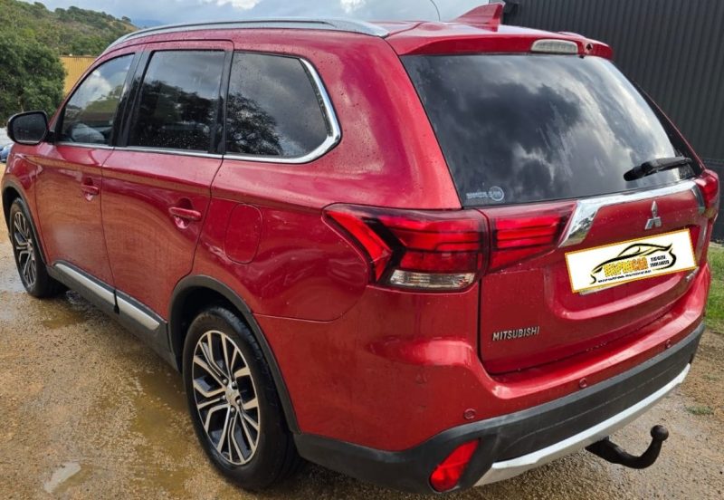 MITSUBISHI OUTLANDER 2.2 DI-D 150CH INTENSE NAVI 4WD BVA 7 PLACES 2017
