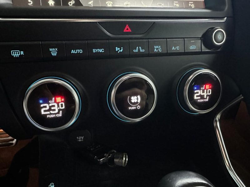 JAGUAR E-PACE D180 2.0 180 cv AWD R-Dynamic