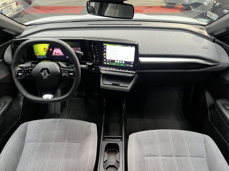 RENAULT MEGANE E-TECH ELECTRIC 130 EQUILIBRE AUTONOMIE URBAINE 40KWH 2024