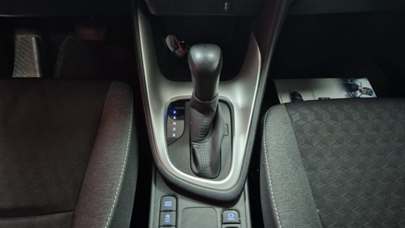 TOYOTA YARIS BERLINE 116H DYNAMIC BUSINESS/1 ERE MAIN/TVA RECUP 2022