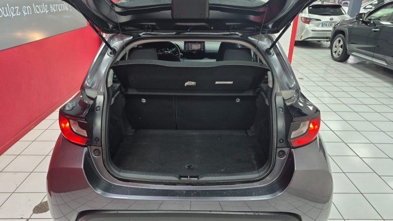 TOYOTA YARIS BERLINE 116H DYNAMIC BUSINESS/1 ERE MAIN/TVA RECUP 2022