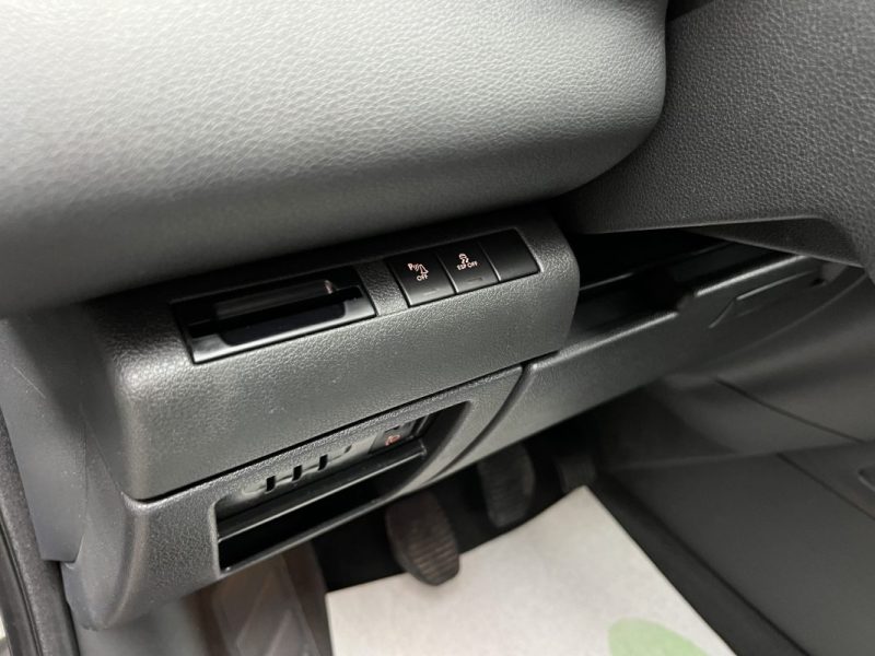 PEUGEOT 3008 PREMIUM 1.6 Hdi 110 1ERE MAIN TOIT PANORAMIQUE GPS AFFICHAGE TETE HAUTE - GARANTIE 1 AN