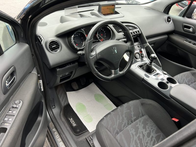 PEUGEOT 3008 PREMIUM 1.6 Hdi 110 1ERE MAIN TOIT PANORAMIQUE GPS AFFICHAGE TETE HAUTE - GARANTIE 1 AN