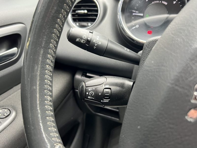 PEUGEOT 3008 PREMIUM 1.6 Hdi 110 1ERE MAIN TOIT PANORAMIQUE GPS AFFICHAGE TETE HAUTE - GARANTIE 1 AN