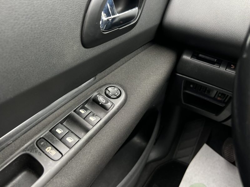 PEUGEOT 3008 PREMIUM 1.6 Hdi 110 1ERE MAIN TOIT PANORAMIQUE GPS AFFICHAGE TETE HAUTE - GARANTIE 1 AN