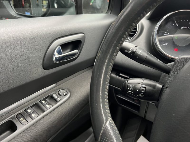 PEUGEOT 3008 PREMIUM 1.6 Hdi 110 1ERE MAIN TOIT PANORAMIQUE GPS AFFICHAGE TETE HAUTE - GARANTIE 1 AN