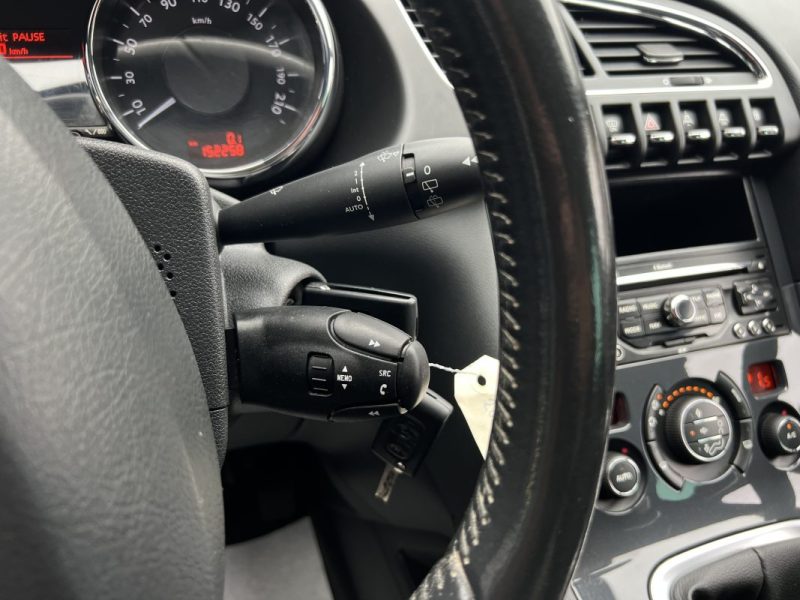 PEUGEOT 3008 PREMIUM 1.6 Hdi 110 1ERE MAIN TOIT PANORAMIQUE GPS AFFICHAGE TETE HAUTE - GARANTIE 1 AN