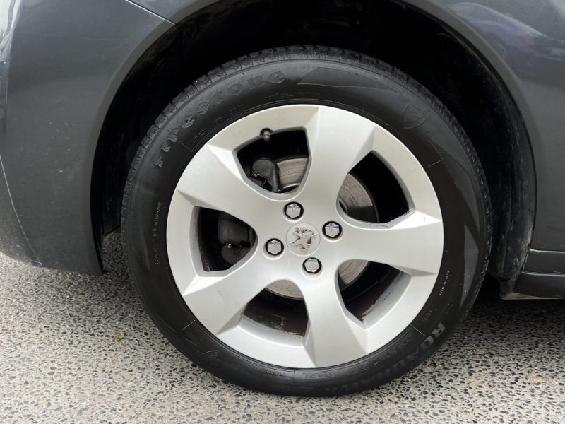 PEUGEOT 3008 PREMIUM 1.6 Hdi 110 1ERE MAIN TOIT PANORAMIQUE GPS AFFICHAGE TETE HAUTE - GARANTIE 1 AN