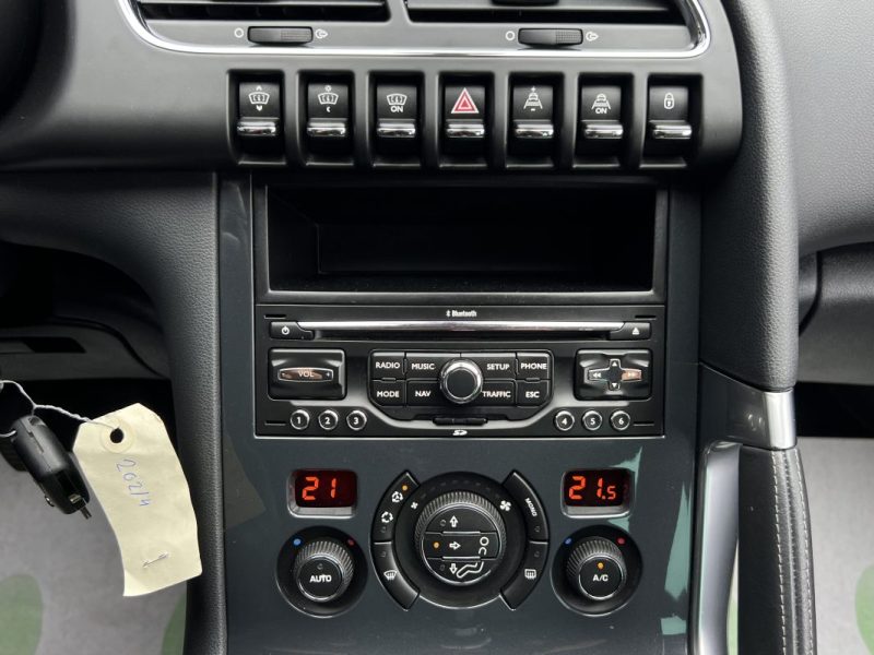 PEUGEOT 3008 PREMIUM 1.6 Hdi 110 1ERE MAIN TOIT PANORAMIQUE GPS AFFICHAGE TETE HAUTE - GARANTIE 1 AN