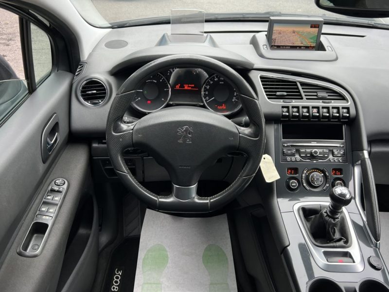 PEUGEOT 3008 PREMIUM 1.6 Hdi 110 1ERE MAIN TOIT PANORAMIQUE GPS AFFICHAGE TETE HAUTE - GARANTIE 1 AN