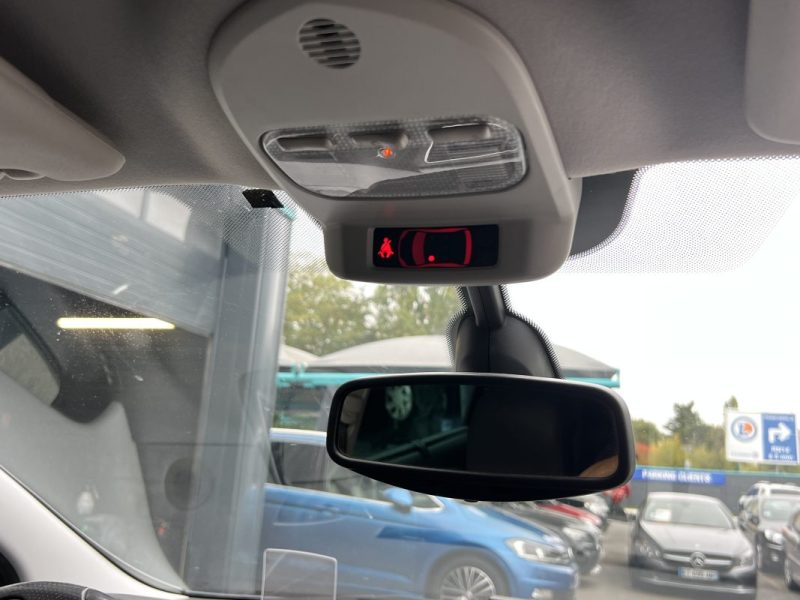 PEUGEOT 3008 PREMIUM 1.6 Hdi 110 1ERE MAIN TOIT PANORAMIQUE GPS AFFICHAGE TETE HAUTE - GARANTIE 1 AN