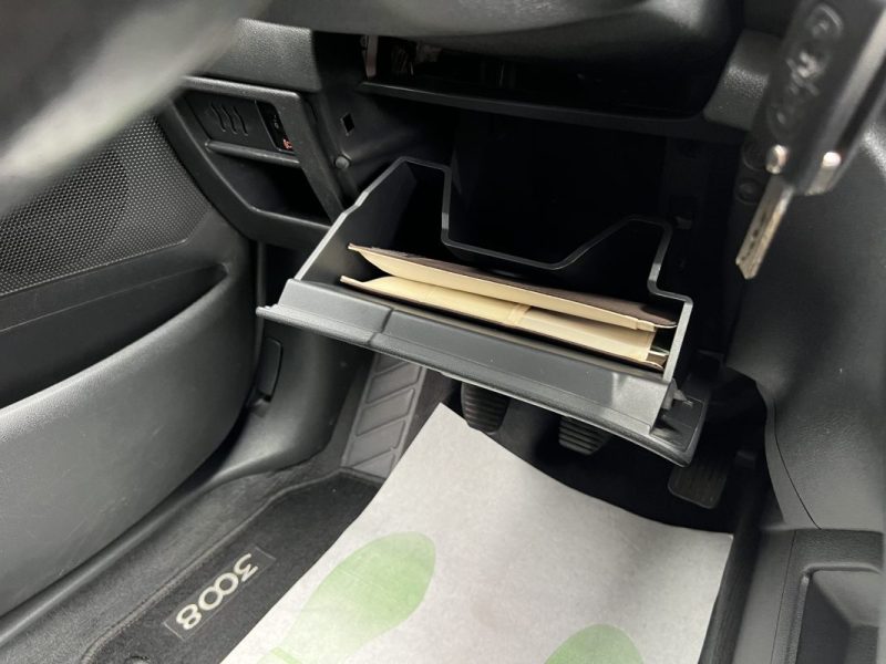 PEUGEOT 3008 PREMIUM 1.6 Hdi 110 1ERE MAIN TOIT PANORAMIQUE GPS AFFICHAGE TETE HAUTE - GARANTIE 1 AN