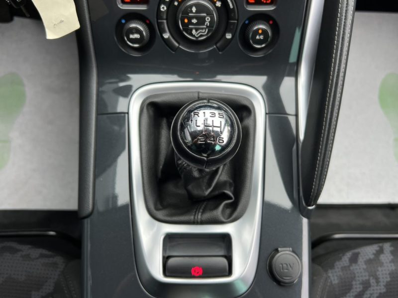 PEUGEOT 3008 PREMIUM 1.6 Hdi 110 1ERE MAIN TOIT PANORAMIQUE GPS AFFICHAGE TETE HAUTE - GARANTIE 1 AN