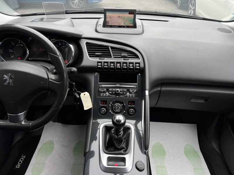 PEUGEOT 3008 PREMIUM 1.6 Hdi 110 1ERE MAIN TOIT PANORAMIQUE GPS AFFICHAGE TETE HAUTE - GARANTIE 1 AN
