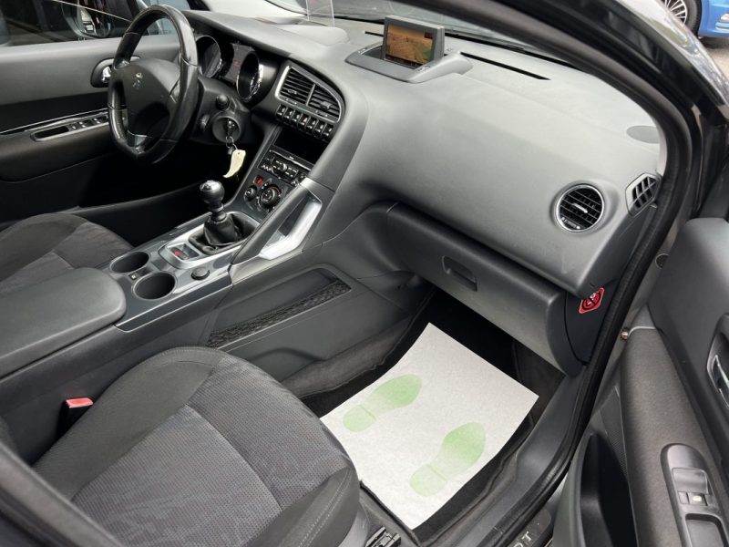 PEUGEOT 3008 PREMIUM 1.6 Hdi 110 1ERE MAIN TOIT PANORAMIQUE GPS AFFICHAGE TETE HAUTE - GARANTIE 1 AN