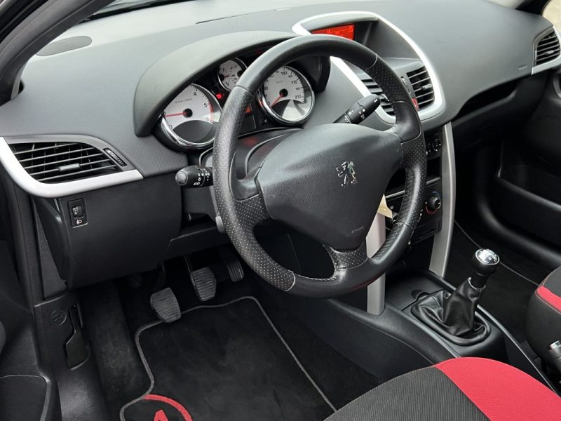 PEUGEOT 207 PHASE 2 SW / BREAK SERIE 64 1.6 HDI 92 Cv 1ERE MAIN / TOIT PANO ATTELAGE - GARANTIE 1 AN