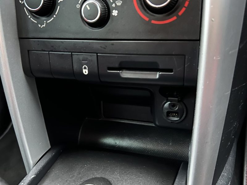 PEUGEOT 207 PHASE 2 SW / BREAK SERIE 64 1.6 HDI 92 Cv 1ERE MAIN / TOIT PANO ATTELAGE - GARANTIE 1 AN