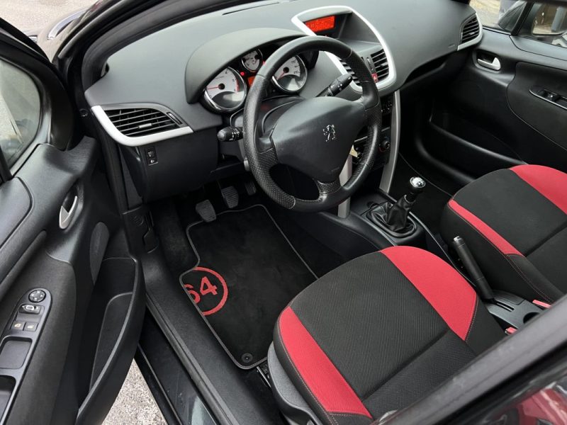 PEUGEOT 207 PHASE 2 SW / BREAK SERIE 64 1.6 HDI 92 Cv 1ERE MAIN / TOIT PANO ATTELAGE - GARANTIE 1 AN