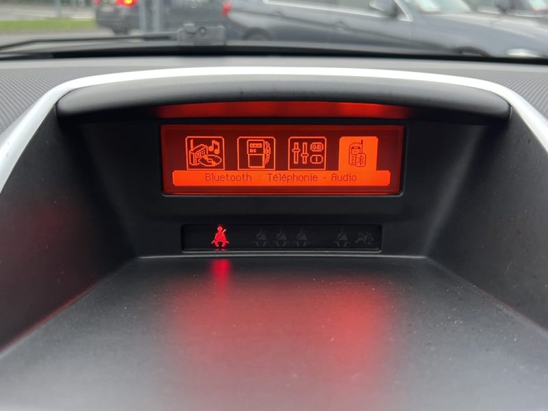 PEUGEOT 207 PHASE 2 SW / BREAK SERIE 64 1.6 HDI 92 Cv 1ERE MAIN / TOIT PANO ATTELAGE - GARANTIE 1 AN