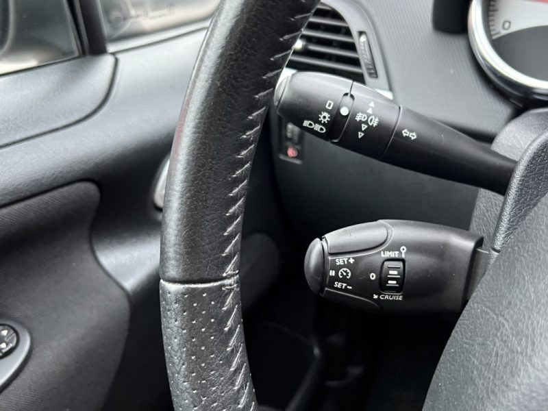 PEUGEOT 207 PHASE 2 SW / BREAK SERIE 64 1.6 HDI 92 Cv 1ERE MAIN / TOIT PANO ATTELAGE - GARANTIE 1 AN